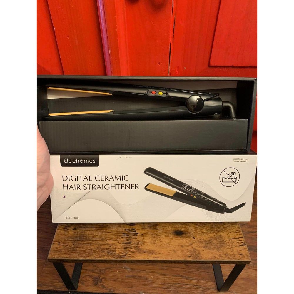 New in Box Elechomes Digital Ceramic Hair Straightener Great Holiday Gift Beauty